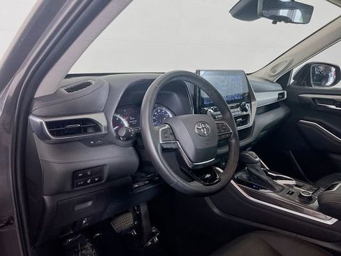 Used 2021 Toyota Highlander Platinum AWD/4WD image 10