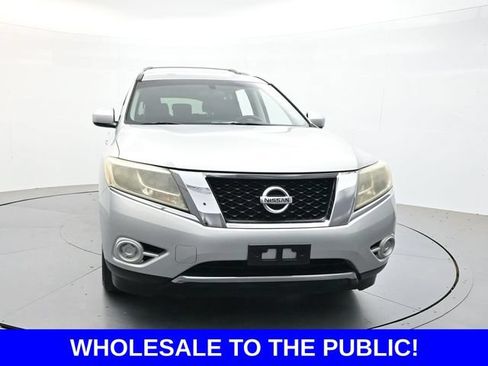 Used 2014 Nissan Pathfinder SV FWD image 2