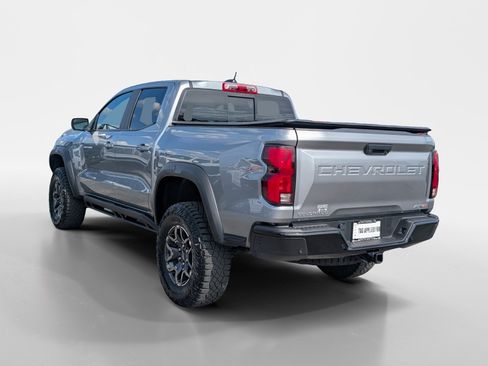Used 2024 Chevrolet Colorado ZR2 w/ Technology Package AWD/4WD image 4