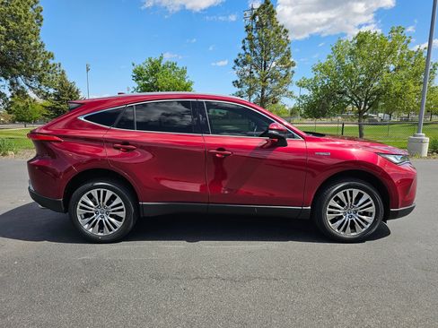 Used 2021 Toyota Venza XLE w/ Softex Package AWD/4WD image 6