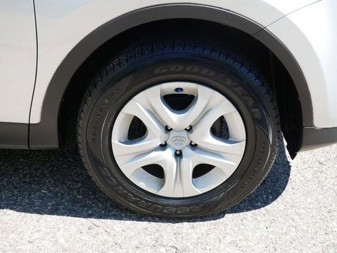 Used 2015 Toyota RAV4 LE AWD/4WD image 7