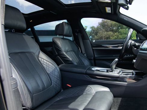 Used 2020 BMW 740i w/ M Sport Package RWD image 25