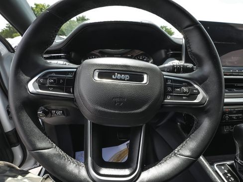 Used 2025 Jeep Compass Limited AWD/4WD image 18