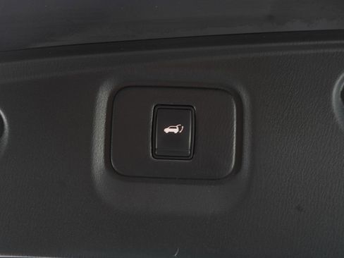 Used 2016 Nissan Pathfinder Platinum image 11