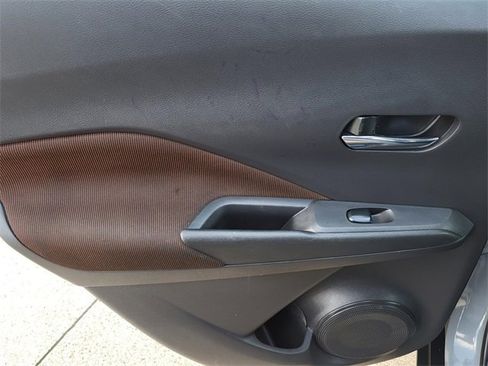 Used 2021 Nissan Kicks SR image 11