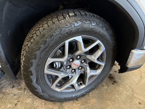 Used 2023 GMC Sierra 1500 SLT w/ SLT Premium Package image 13