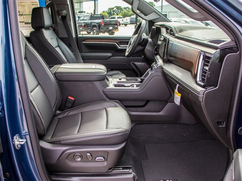 New 2025 GMC Sierra 3500 Denali w/ Technology Package image 15