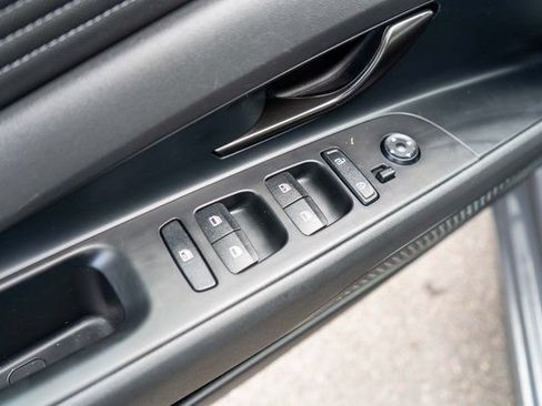 Used 2025 Hyundai Elantra Sport FWD image 17