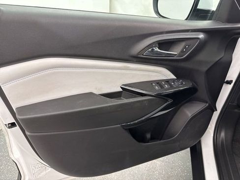 Used 2025 Chevrolet Trax LT w/ LT Convenience Package FWD image 18