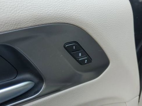 Certified 2024 Chrysler Pacifica Touring-L image 6