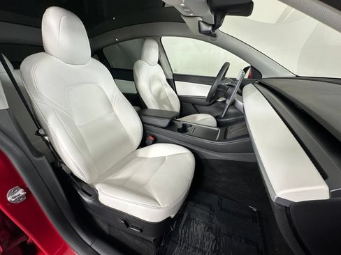 Used 2022 Tesla Model Y Performance AWD/4WD image 9