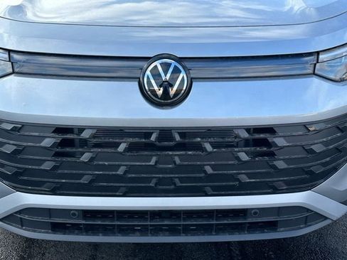 New 2026 Volkswagen Tiguan SE image 9