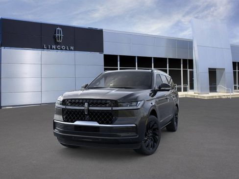 New 2026 Lincoln Navigator Reserve AWD/4WD image 2