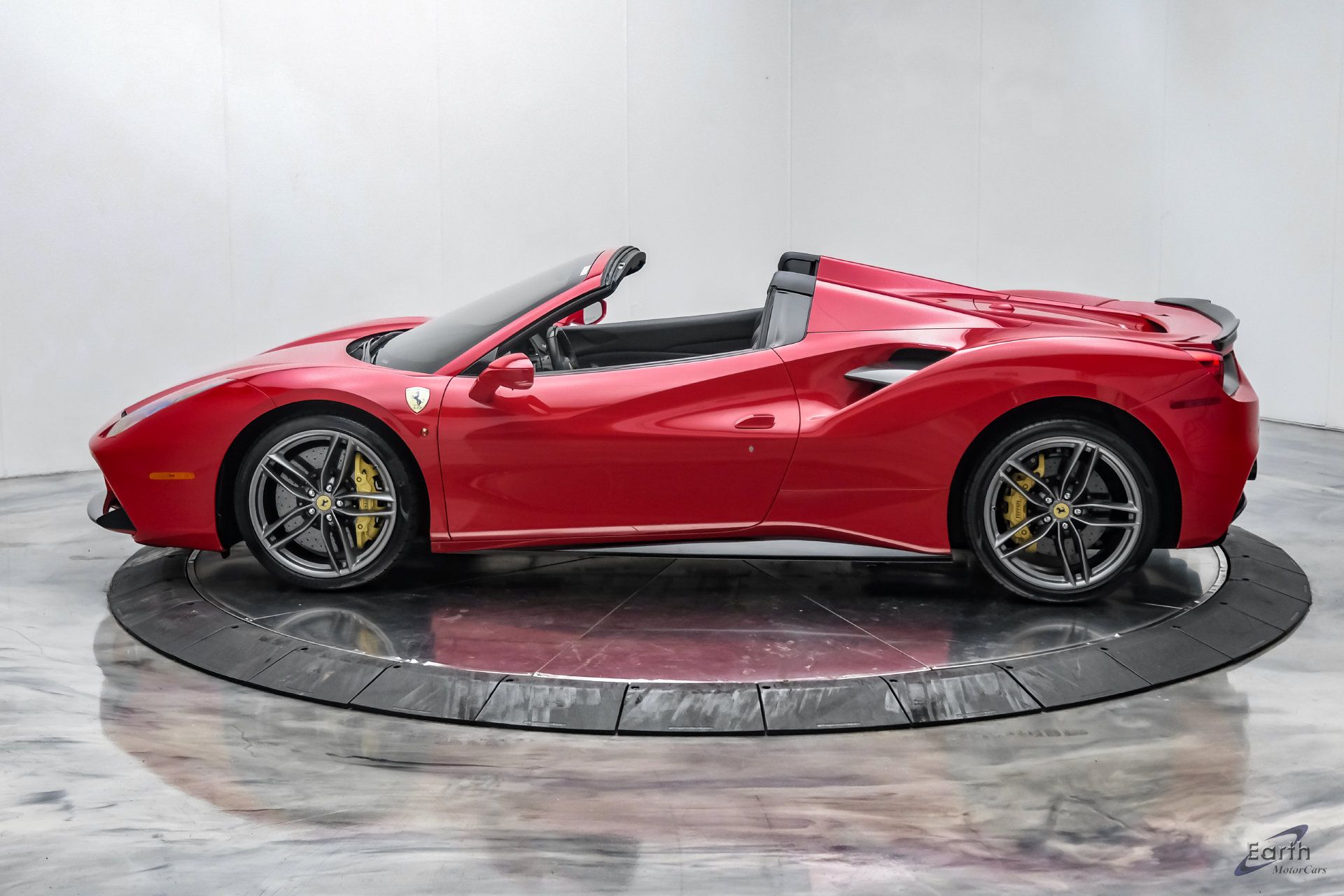 Used 2018 Ferrari 488 Spider RWD image 9