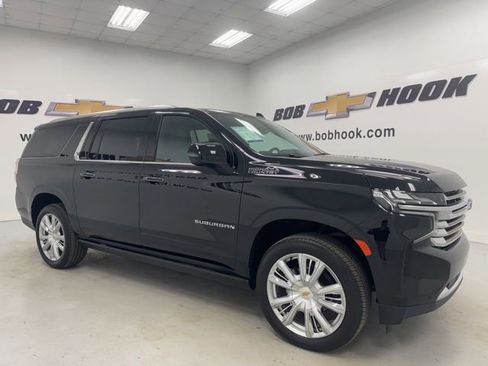 Used 2024 Chevrolet Suburban High Country AWD/4WD image 3