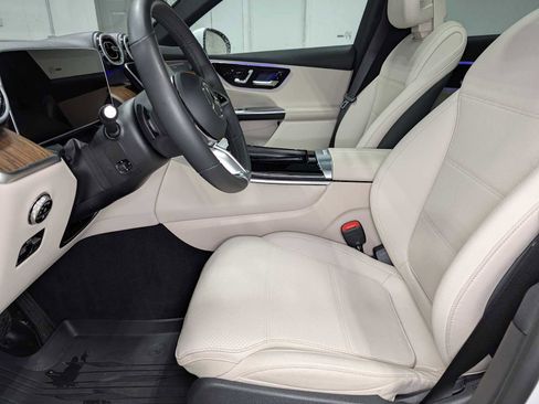 Certified 2025 Mercedes-Benz GLC 300 4MATIC image 5