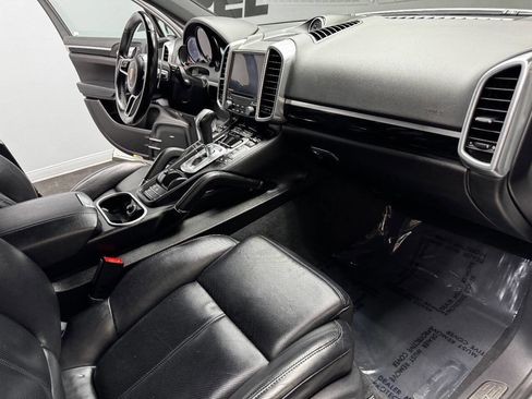 Used 2018 Porsche Cayenne image 56