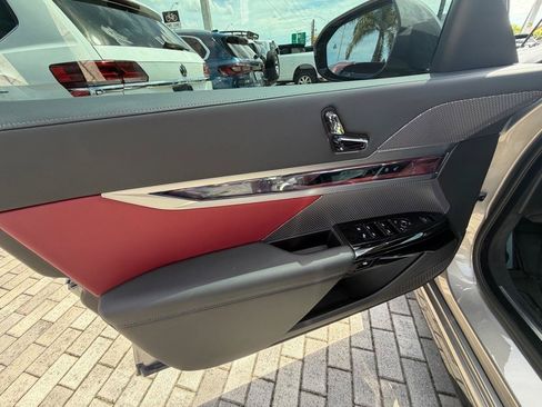 Used 2024 BMW 740i RWD image 12