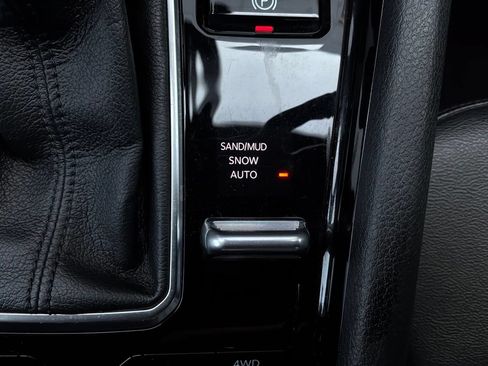 Used 2025 Jeep Compass Limited AWD/4WD image 23