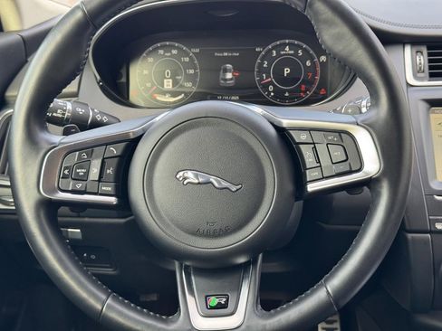 Used 2020 Jaguar E-PACE SE image 12