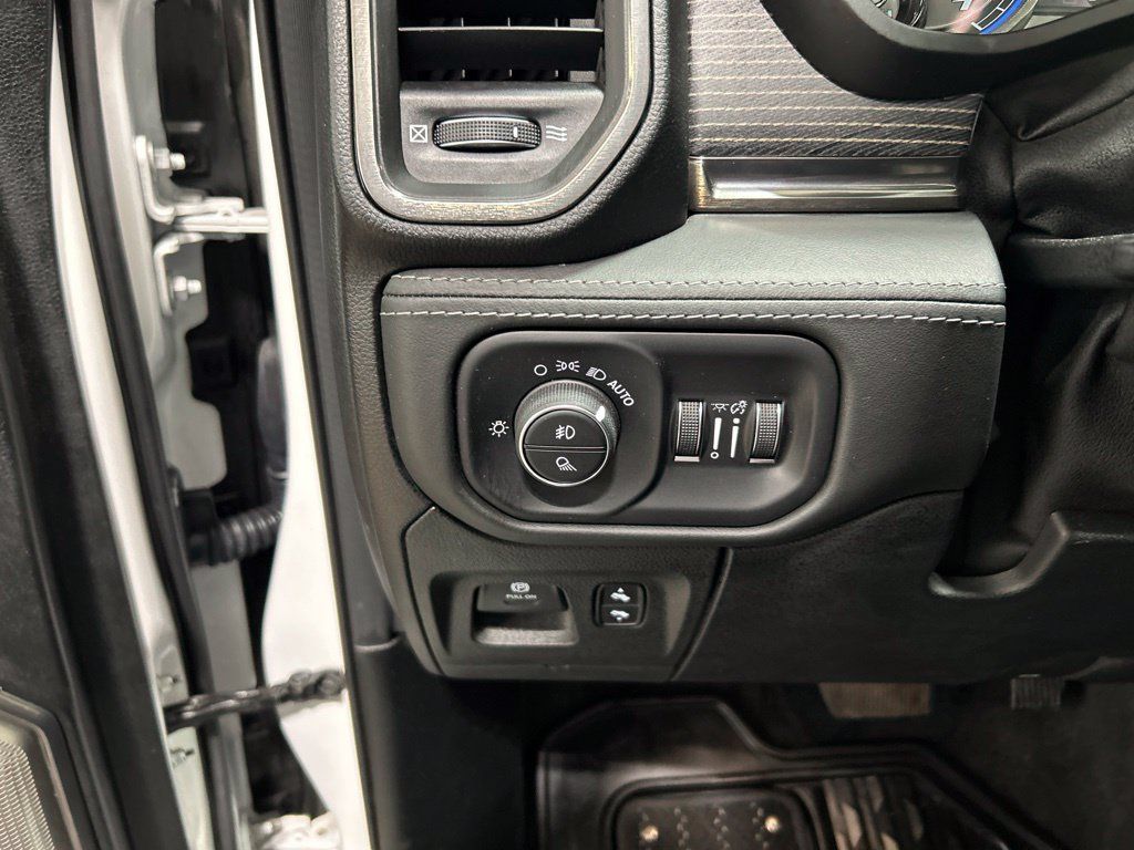 Used 2019 RAM 1500 Limited AWD/4WD image 13