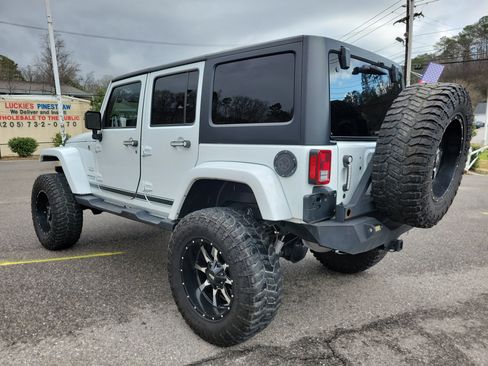 Used 2017 Jeep Wrangler Unlimited Sahara w/ Dual Top Group image 7