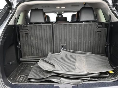 Used 2022 Toyota Highlander XLE AWD/4WD image 31