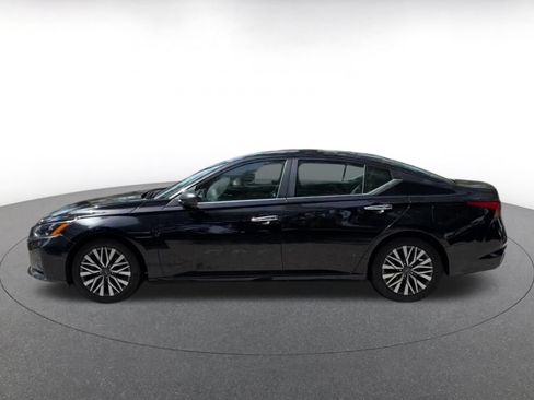 Used 2025 Nissan Altima 2.5 SV FWD image 7