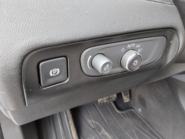 Used 2018 Buick Enclave Essence FWD image 23