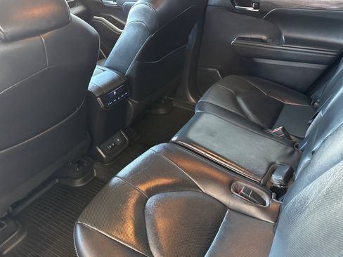 Used 2021 Toyota Highlander Limited AWD/4WD image 12