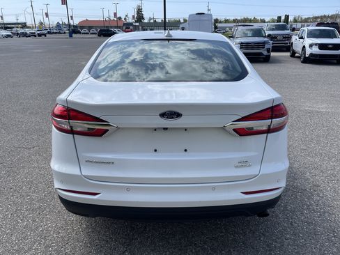 Used 2019 Ford Fusion SE FWD image 5