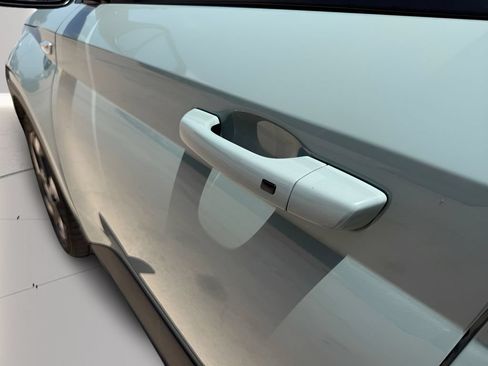 Used 2025 Hyundai Venue SEL FWD image 12
