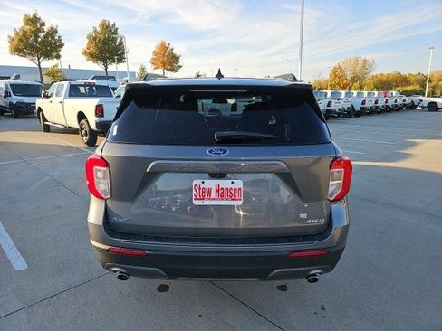 Used 2022 Ford Explorer XLT w/ Equipment Group 202A image 5