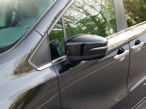 Used 2023 Honda Odyssey Touring image 11