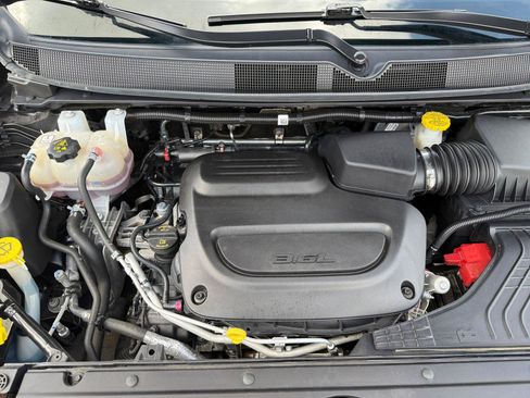 Used 2025 Chrysler Pacifica Limited FWD image 34