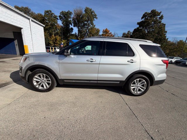 Used 2016 Ford Explorer XLT FWD image 5