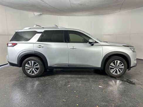 Used 2023 Nissan Pathfinder SL w/ Cargo Package image 9