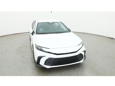 Used 2026 Toyota Camry SE FWD image 14