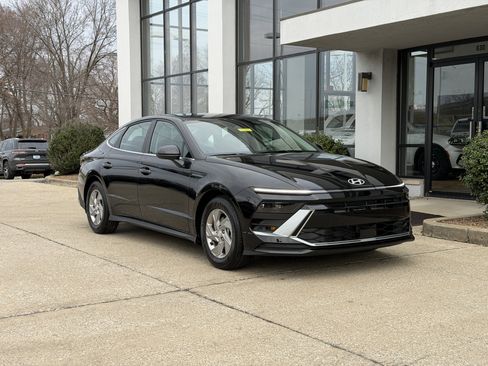 New 2026 Hyundai Sonata SE FWD image 2