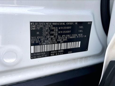 Used 2021 Toyota RAV4 XLE w/ Carpet Mat Package (TMS) image 32