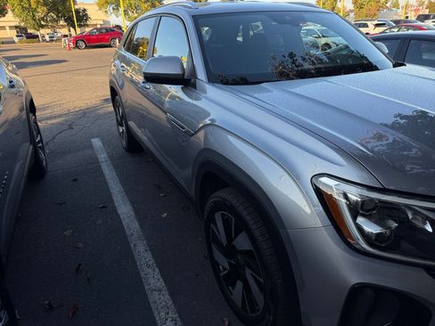 Used 2025 Volkswagen Atlas Cross Sport SE image 42