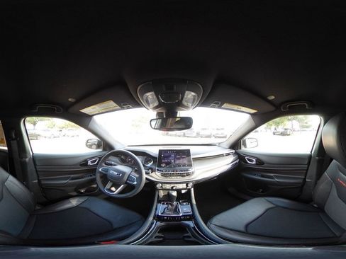 Used 2025 Jeep Compass Trailhawk AWD/4WD image 42