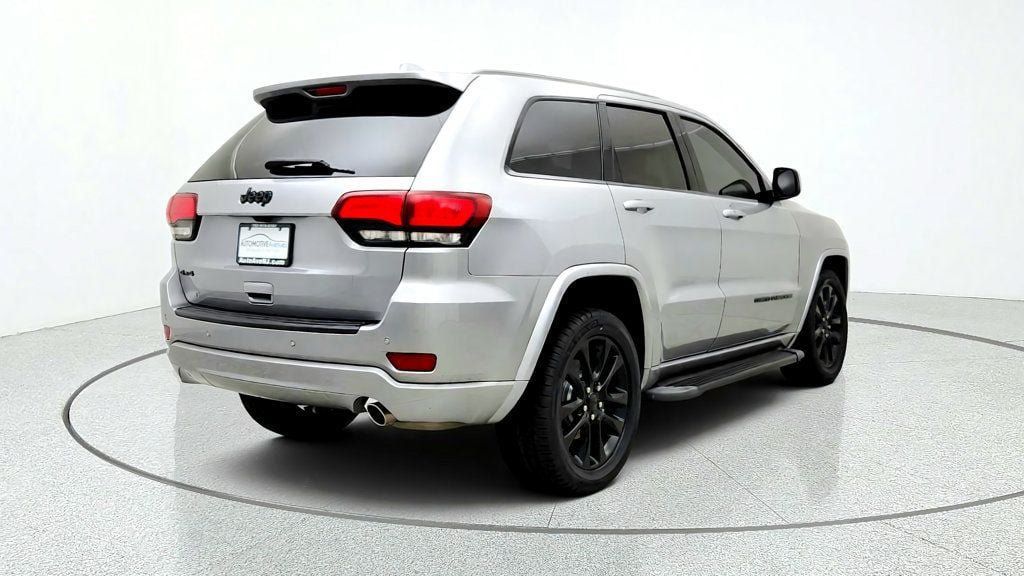 Used 2021 Jeep Grand Cherokee Laredo X AWD/4WD image 5