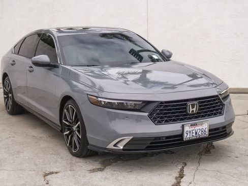 Used 2025 Honda Accord Touring image 3