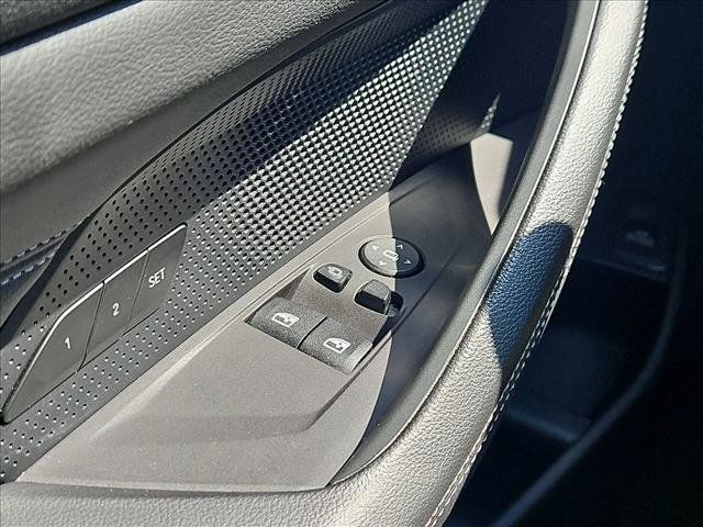 Used 2023 BMW 430i Coupe w/ Convenience Package RWD image 23