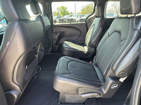 New 2026 Chrysler Pacifica Select image 14