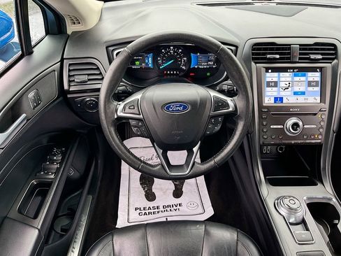 Used 2019 Ford Fusion Titanium image 22