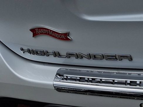 Used 2022 Toyota Highlander Platinum AWD/4WD image 32