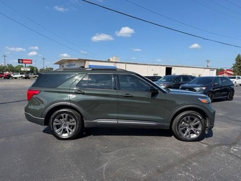 Used 2024 Ford Explorer XLT w/ Equipment Group 202A AWD/4WD image 7