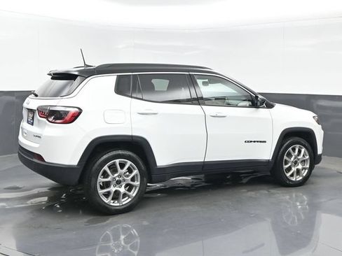 Used 2025 Jeep Compass Limited AWD/4WD image 6